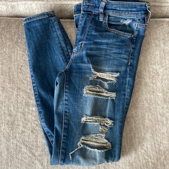 American Eagle Outfitters Denim - American eagle super stretch distressed jeans in a size 6.